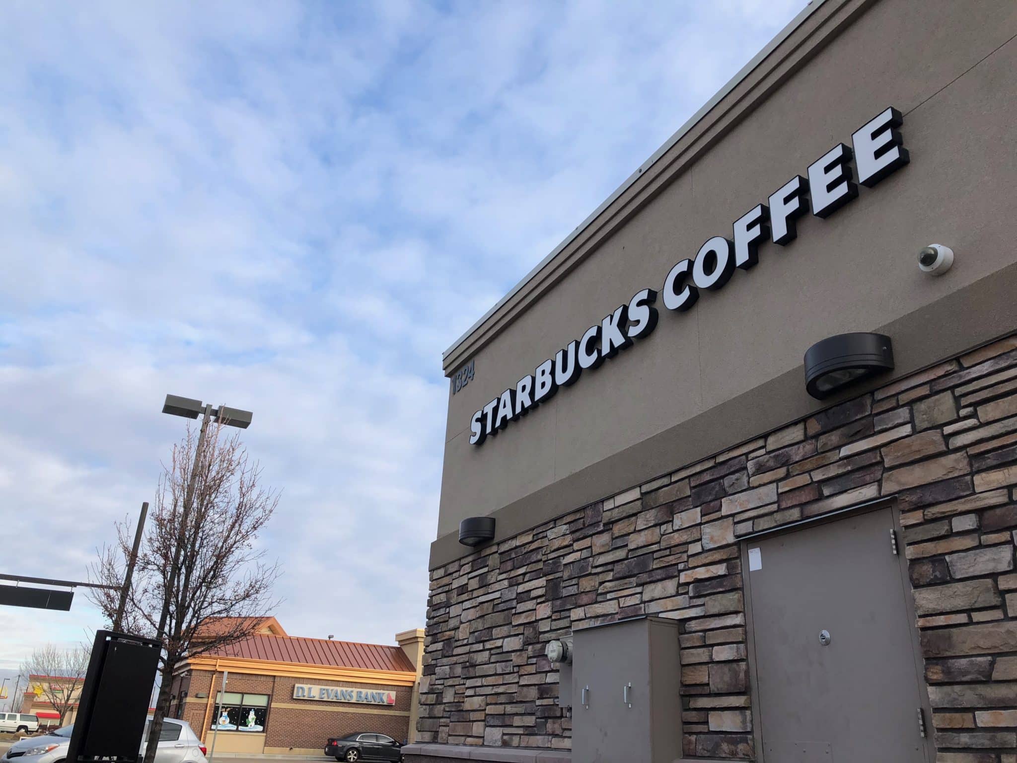 Starbucks-Exterior-Building-2048x1536-1